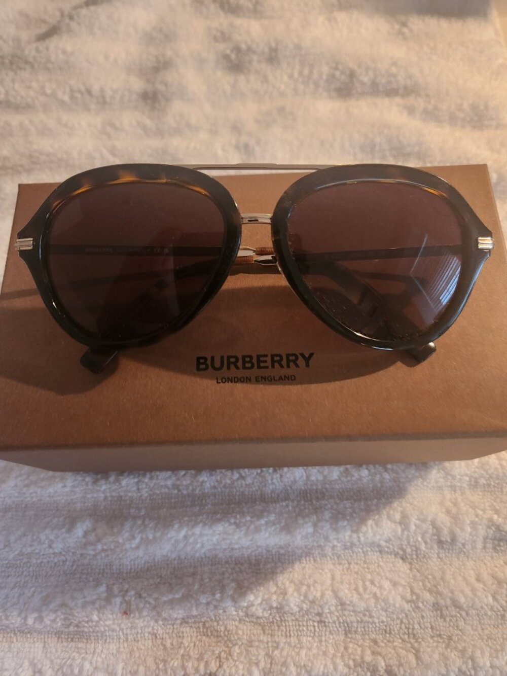 Burberry BE4377 Jude Aviator Sunglasses Tortoise & Gold - Like New